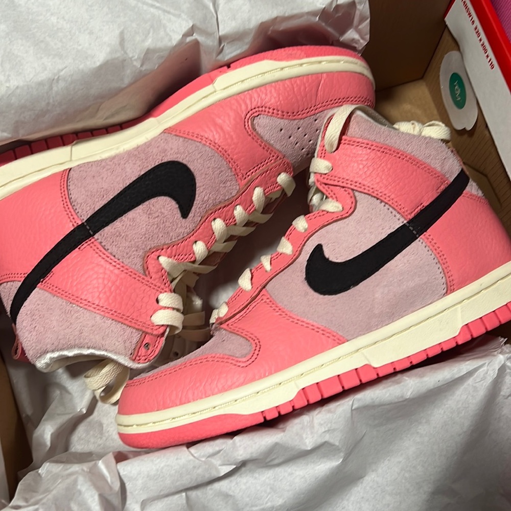 NIKE DUNK HIGH - Womens